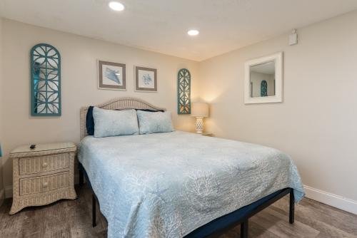 Third bedroom with a queen-sized bed