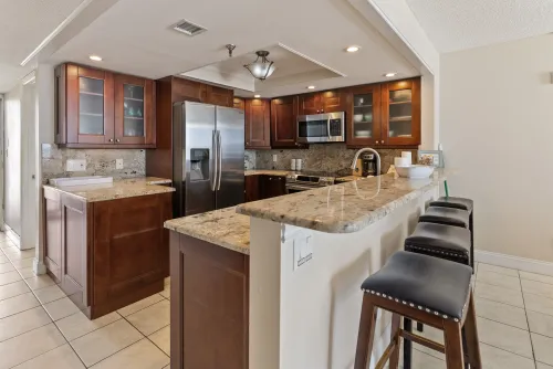 Corner top seating for 4 with all kitchen amenities 