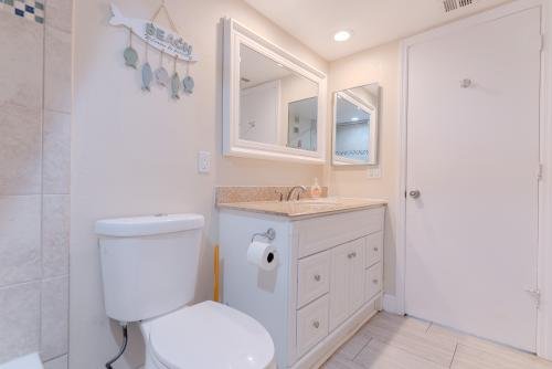 Second bathroom located adjacent to second bedroom